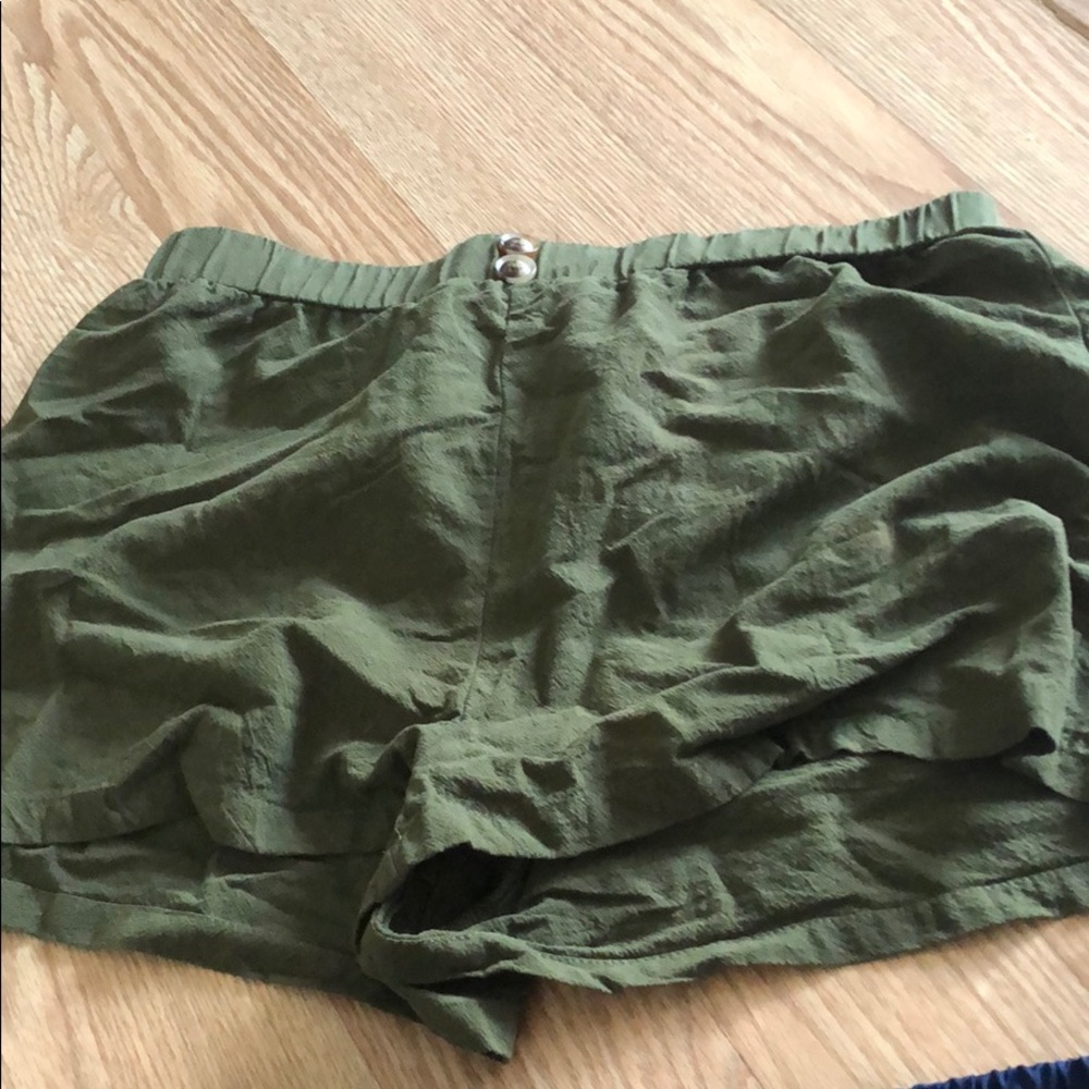 Shorts - Picture 3 of 3